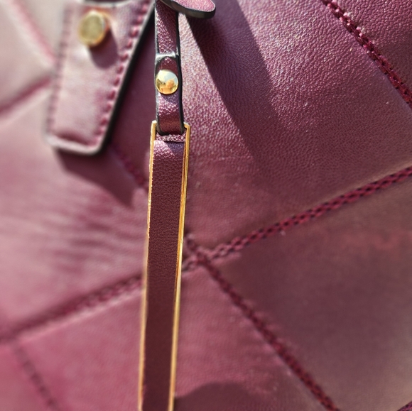 Adrienne Vittadini Burgundy Shoulder bag in EUC - Picture 3 of 16